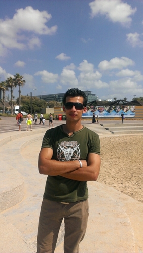 hussamnawahda's profile picture. حفظتُ قلبي كلهُ عن ظهر قلب ...‏‏‏ولم يعد متطفلاًّ ومدللاً...تكفيه (حبة اسبرين) لكي يلين ويستكين‏