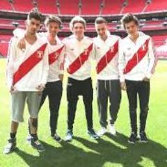 ♥♥♥♥♥♥♥Me encantan los gatos , amo a one direction y me fascina la música!♥♥♥♥♥♥♥ XD
