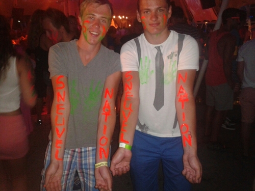 18 // Mbo 3de jaars bedrijfsadministrateur // tennisser // snowboarder // voetballer // levensgenieter