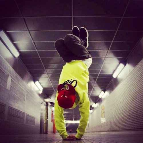 Me;Florian,Charleroi, Passionné de la danse,de la photographie,je suis dans le groupe des 2MAD juniors. Follow me please