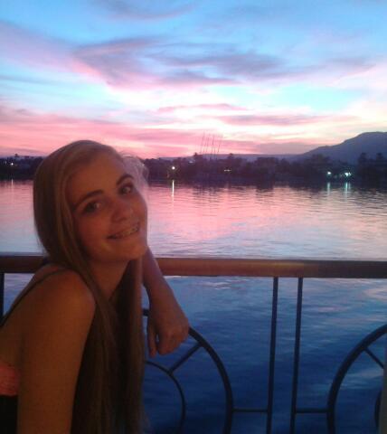 Laura ∞ T2b L&B ∞ hockey,dancing,acting,singing,music ∞ ♥real friends! ∞ jυsτ εηjογιηg ∞♥ιifε gοεs οη♥∞
