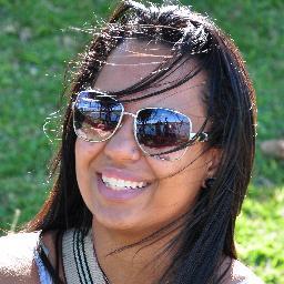 Designer por formação, irônica por vocação, chata por opção, as vezes adepta da misantropia, mas boa pessoa de coração.