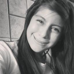 Sonrie, goza, disfruta.♥ Que la vida es una sola.♥Niall es mi Principe Irlandes(:♥