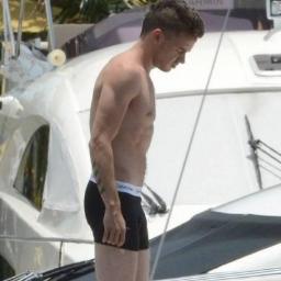 Follow me for your daily dose of One Direction's body!