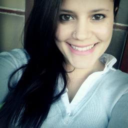 18 anos, estudante, ariana, gaúcha e colorada.