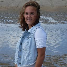 Ik breek ff in omdat her altyd super gezellig is met jou en dat we altijd super goed met elkaar kunnen lachen JE BENT DE BESTE NICHT EVER♥♥ x fab