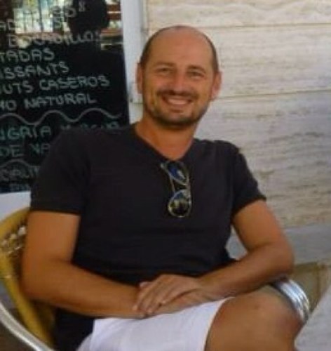 Hi ha qui sempre somriu i les ferides no se li noten mai