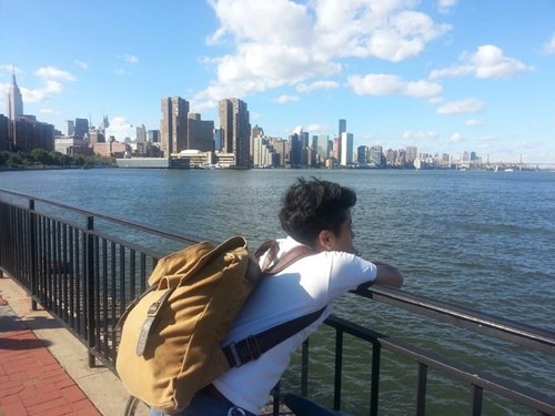 I'm a tiny boi. It's a big city.