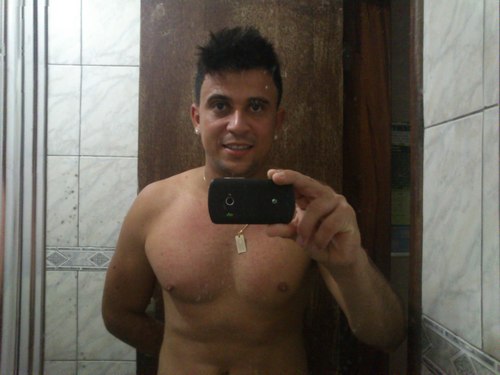 Vocal do grupo samba Love .ＦＯＣＯ ＮＯ ＯＢＪＥＴＩＶＯ  Ｅ ＦＥ ＥＭ ＤＥＵＳ！