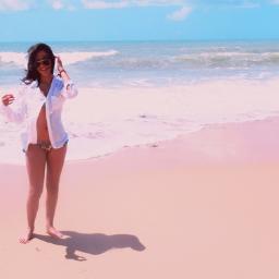 So I decided,I'd revamp my bio lol.I'm Jess.Single..PuppyLover.TravelEnthusiast.I Live in Tampa.