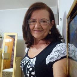 Sou uma pessoa procurando viver de acordo com o possível que é viver!