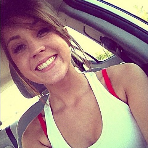 20:) southern bell :) Barefoot blue jean type of gal. #merica #FloridaGeorgiaLine #LukeByran