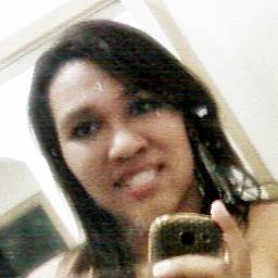 Uma garota doida que gosta de tudo que envolva  musica e livros...
Mais principalmente uma garota que ama se diverti e sair com as amigas =D
