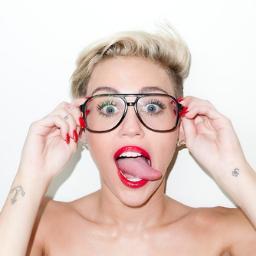 Our goal is to trend topics about @MileyCyrus. LET'S TREND!!!
