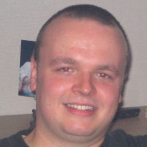 gepassioneerd koetswerkhersteller, gearhead, petrolhead, gamer, levensgenieter, bourgondiër, vader van 2, gelukkige man van... CVV