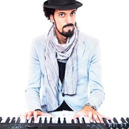 Spanish composer and musician born in Cádiz ( Andalucía ) based in Madrid.

http://t.co/LJSCLwzzCn http://t.co/KVN7tpLxCc