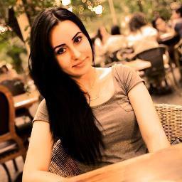 Tel cambazı istiyorduki dünya istediği gibi olsun, bile bile aldanmaya vardırıyordu işi. Ama olmuyordu... Kendisi vardı...