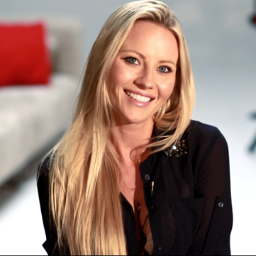 thepickupchick's profile picture. Helping boys pick up chicks one tweet at a time