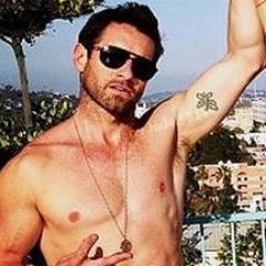 Jailed account For @ZombieWerewolf_  {Married to @x_Alli_girl } #ProtectivePeter