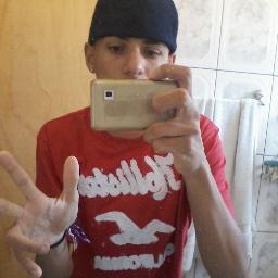 amo futebol, amo minha namorada, amo minha família e foda-se o resto -'-