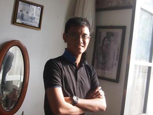 Indonesian. Medical Doctor. Husband & Dad. @Anasthasharizky, my early dawn angel. Erzano, my little bundle of joy.