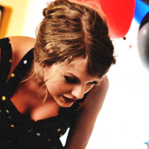 The future is scary but you can't just run back to the past because it's familiar. Yes, it's tempting but it's a mistake. [THG RP•OC•FC: Taylor Swift]