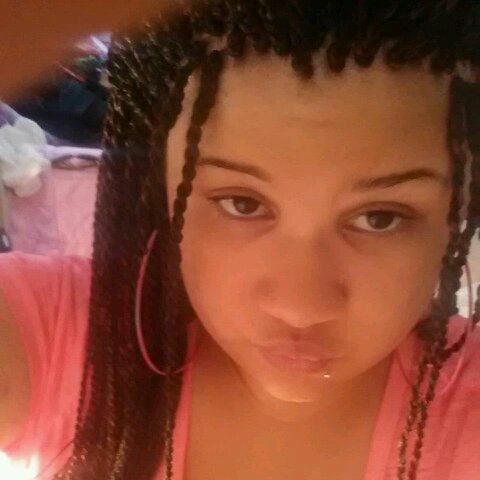 AdRiANE, 19 YEARS OLd; bEAUTiFUL REdbONE ChiC WhO LOVES TOO PARTYYY (: ♥♥