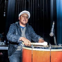 Integrante do Grupo Ta deOnda ha 1 ano, Musico, Compositor e Produtor Musical,Uma pessoa Feliz, que adora o Filhão Netto e Ama a sua familia!! Bem-Vindos!!!