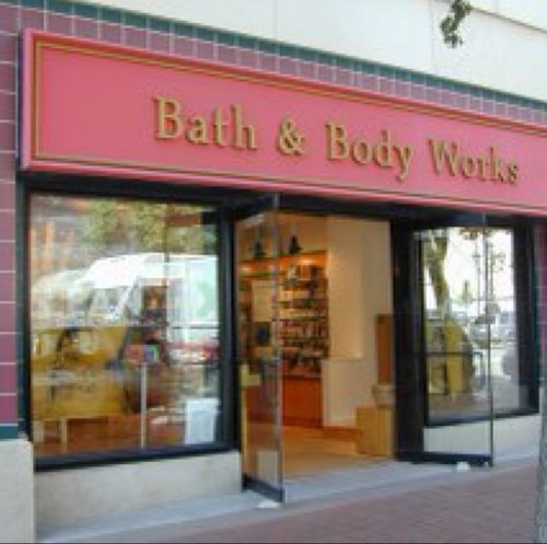 اطلبي و نوفر لك منتجات bath and body works الامريكيه ..