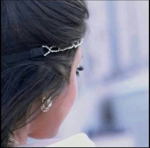 اقدار ( خلتنا ) حبايب وعشاق ،
نشتاق ونصير حكايه طويله ..
واقدار مآ ( خلتنا ) نسئئل عن بعضنآا ... !
نفس القدر مر ومع دمعه فراق ،
حتى تعلمنا السهر 