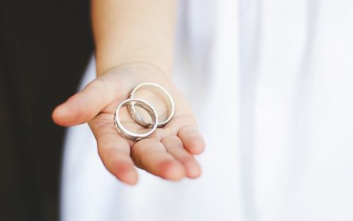 Redthread1003's profile picture. 出戻り:気まぐれツイート(*´ω`)恋愛って難しい