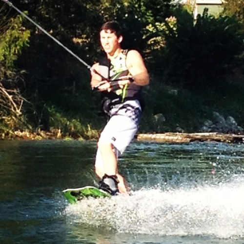 TSnethun's profile picture. Small town coutry at heart. Wakeboarding durin the summer and sledding when the snow flys!