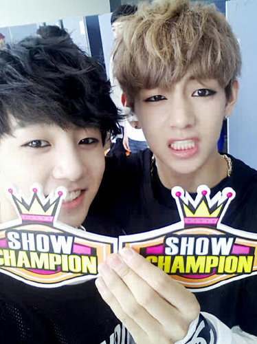 Yeah it's me roleplayer of Kim tae hyung vocal and visual of Bts 1995 lines so Let's be a friend's guys!