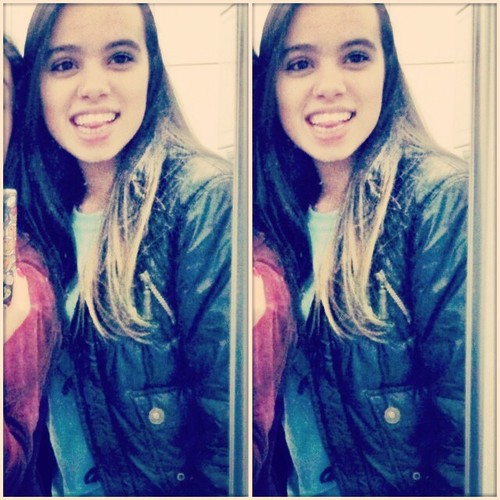 Caroline Bombonatti ; Capricorniana ; Levo a vida com o sorriso no rosto (: