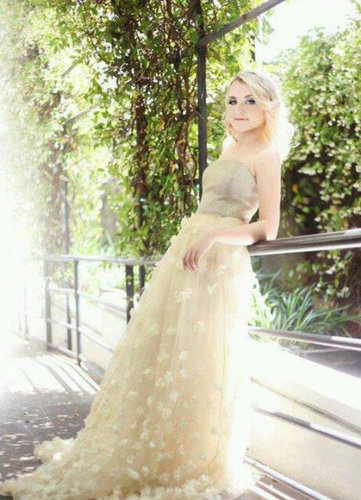 [V] @IamHollywoodRP • Evanna Lynch ( evy ) • 16august1991 • Actress • kosong-_-