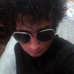 I like Green Day,100%idiOt!! soe un poco pelion,distraido. en fin..Disfruto de la vida y amo full a  mi amorcita beia Isabel. muaaaak!
http://t.co/SWrf0PU7