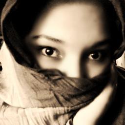 soy comunicolga, y estudio mercadotecnia internacional, apsaionada por el buen beat, amo ser dj y producer..... d(o.0)b