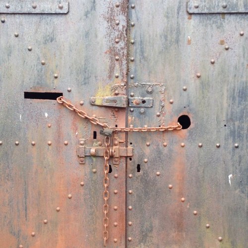 endoftheworld77's profile picture. Mid thirties, professional, father of four watching the end of the world.