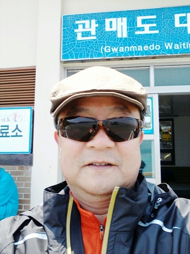 낮엔 해처럼 밤엔 달처럼 그렇게 살 순 없을까? 날마다, 하루하루에 감사하며 사는 사람