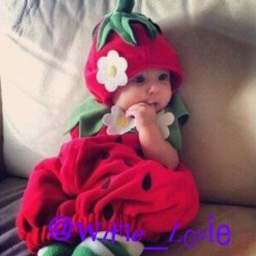 Mommy is @DangerousKathP and Im now 9 months. I love mommy and I hope daddy will come back. ||RP||