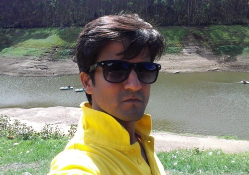 Born:Vizag,lived in Noida,HYD(fav city).Work: Banker.Current affairs interest me.Dat is wat has got me here,also so dat I can stay in tch wid ppl I cn't drctly