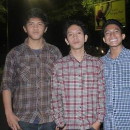 voc/bassist @swethearthoney
