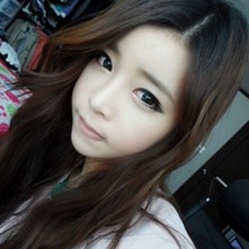 I'm the pretty mama, Song Ahri~ Lets be chingus, arraso?~ Crushing on one... Deer.