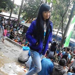 be your seLf.... semua kan indah pada waktu'a. prcayaLah..... CEMUNGUD ^_^