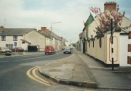 Clarecastle (Droichead an Chláir) is located in co.Clare, south of Ennis
