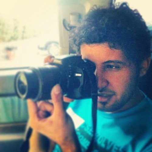 ‏‏‏‏‏‏سـأظـل دائمـا أتقـبـل رأي الناقـد والحاسـد، الأول يصـحـح مسـاري والثـانـي يـزيـد مـن اصـراري