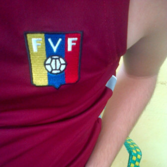 Un raro sentimiento entre el fútbol y el rap. Vinotinto soy y Madridista también, por ahí dicen que debes seguirme, dicen..