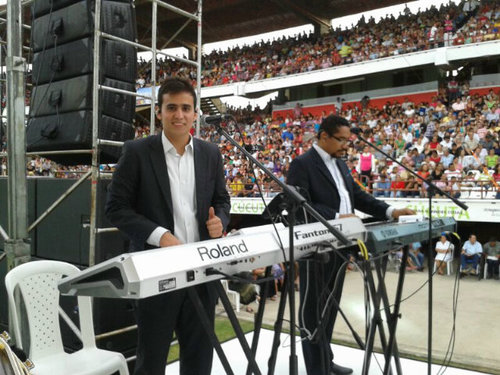 Odontólogo en formación ! Tecladista de la banda filadelfia38