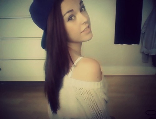 ask.fm : http://t.co/dqpvTSuXu3
instagram : chloee_jonesxx
kik: chlojoness