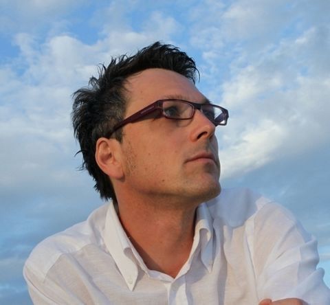 MarcoBubba's profile picture. A human. Being. Born analogue, raised digital. 

Cultural architect | #CustomerSuccess exec | #Leadership
Capture light with #photography | #D&I | #startupper